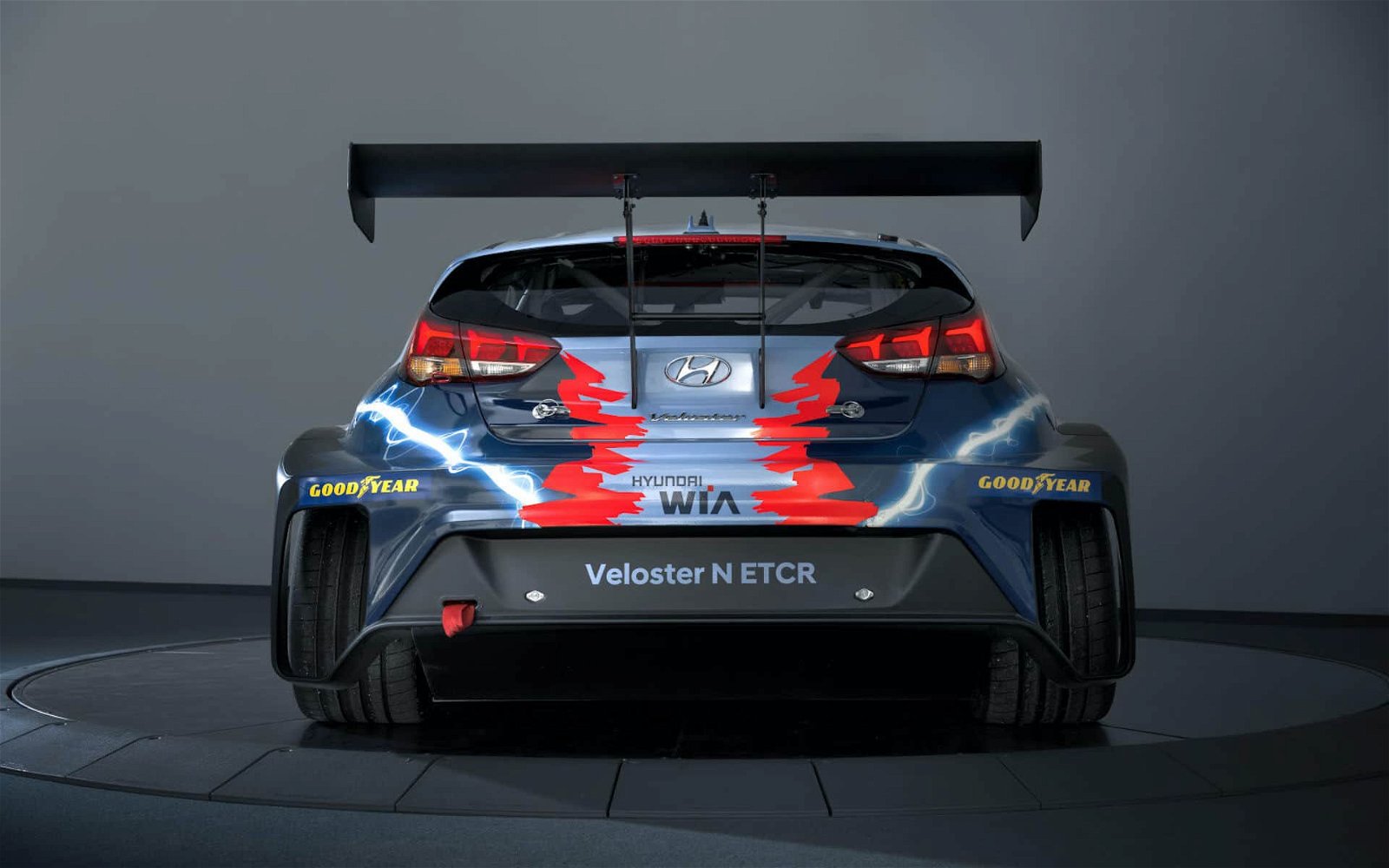 Hyundai-Motorsport-Elektroauto-Veloster-N-ETCR-Heck