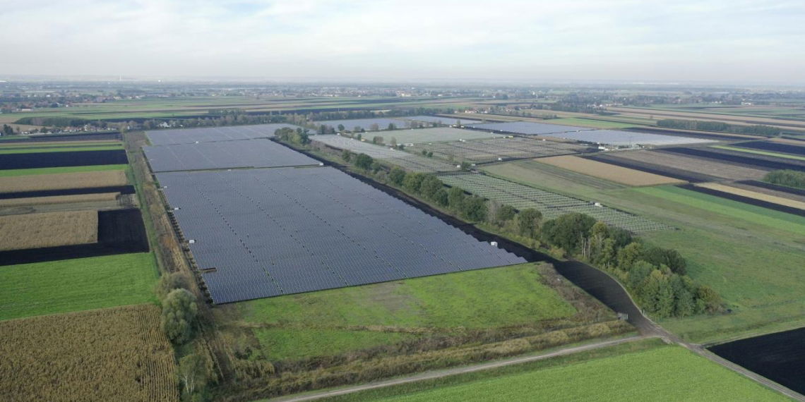 Mercedes-Benz ab 2022 CO2-freier Strom aus Solar-, Wind- und Wasserkraft