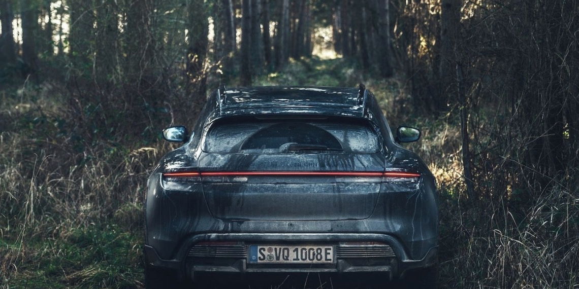 Porsche-Taycan-Cross-Turismo-Härtetest-Heck