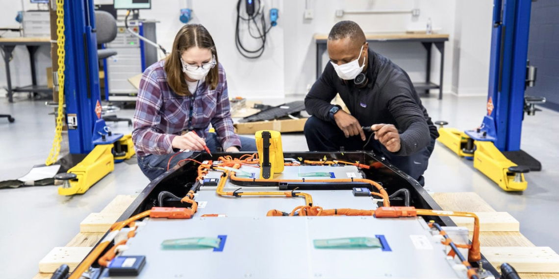 Ford-Elektroauto-Batterie-Forschung-Entwicklung