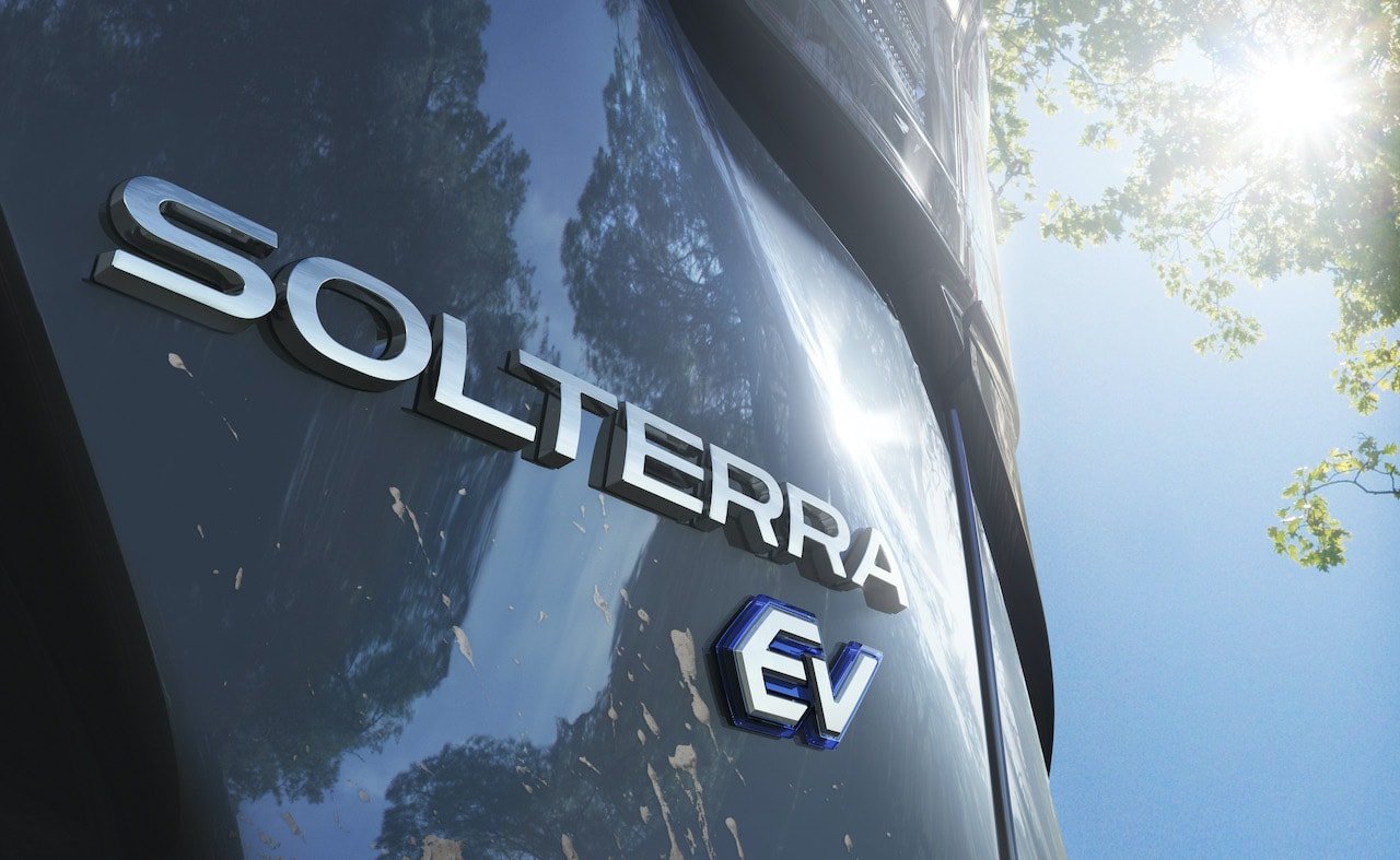 Subaru-Elektroauto-SUV-Solterra-Schriftzug
