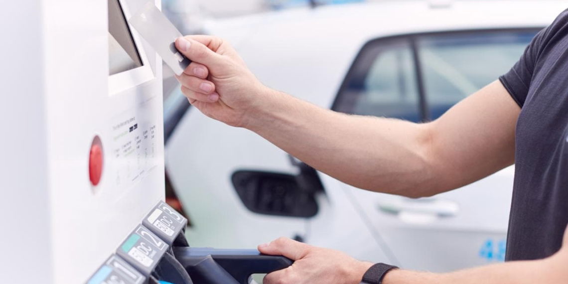 Öffentliche Ladesäulen müssen ab 2023 Kreditkartenterminal haben