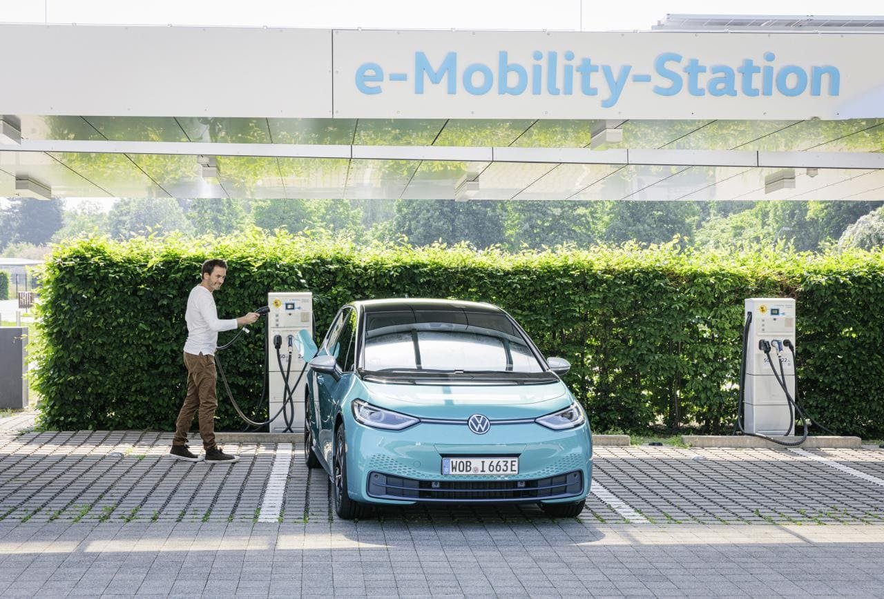 Verbrennerende, günstige E-Autos und V2G: Wie VW seine Elektroauto-Strategie beschleunigt