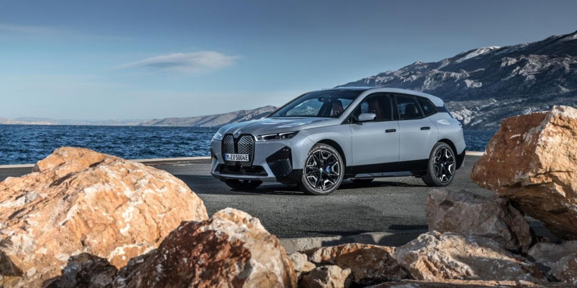 BMW iX: Technologie-Flaggschiff startet im November