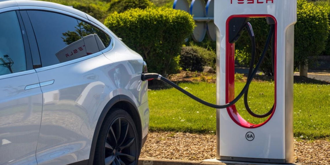 Gerüchte um Tesla Supercharger V4 mit 350 kW Ladeleistung