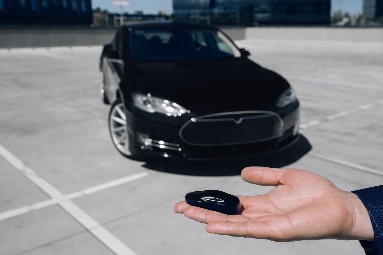 Tesla Versicherung mit Berücksichtigung "Echtzeit-Fahrverhalten" gestartet
