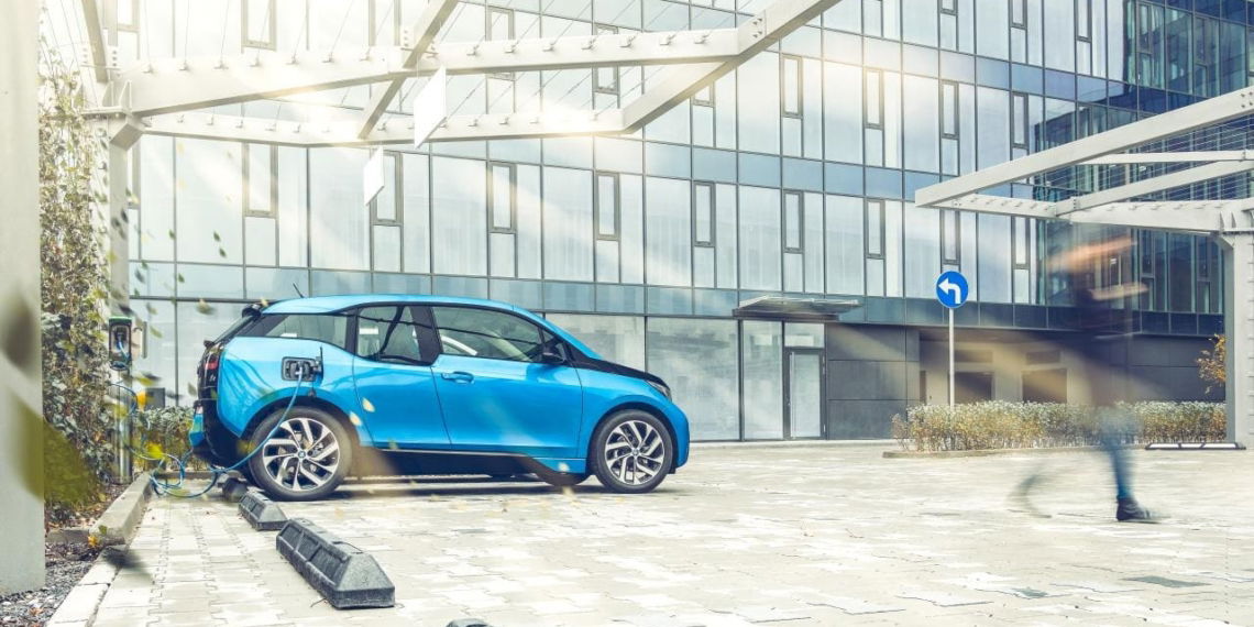 BMW steht bei eigener Zellfertigung auf der Bremse