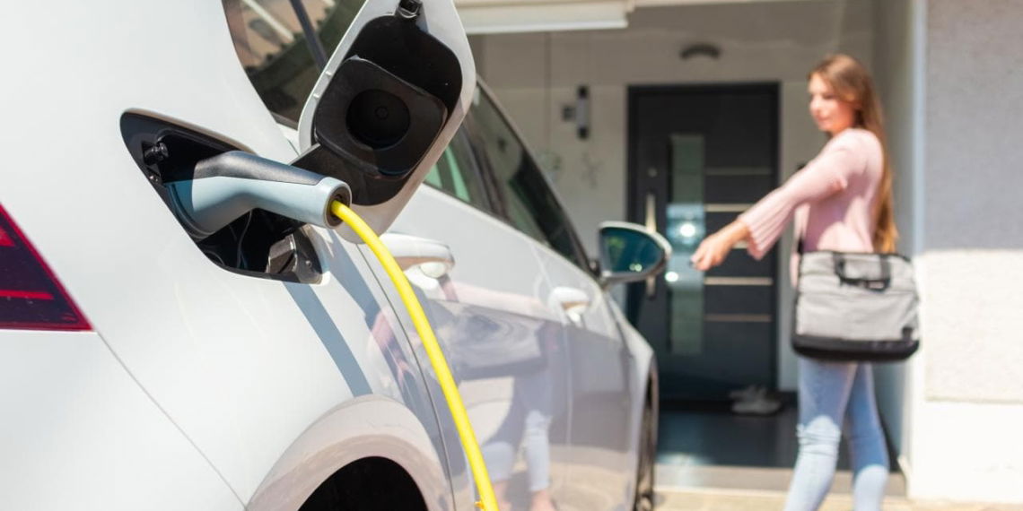 Bidirektionales Laden: TransnetBW macht E-Autos zum Ladebooster