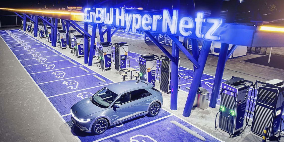 EnBW-Alpitronic-Elektroauto-Schnellladesäule