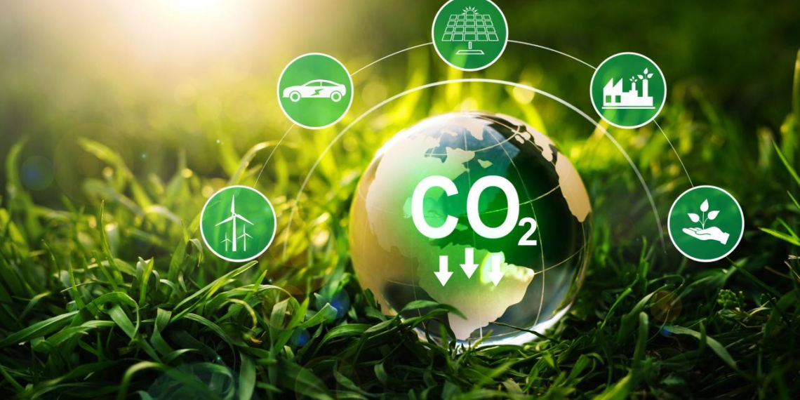 Laden von E-Autos am Arbeitsplatz kann Hälfte der CO2-Emissionen einsparen
