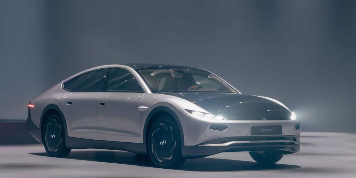 Solar-Elektroauto-Lightyear-0