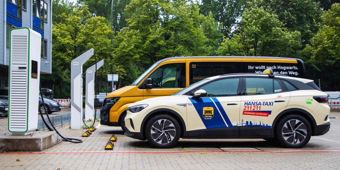 Moia-Hansa-Taxi-Elektroauto-Laden