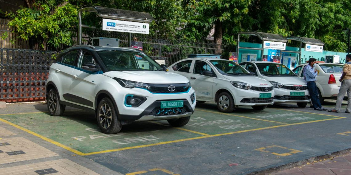 Indiens größter Autohersteller verbannt Diesel- und Benzinmotoren