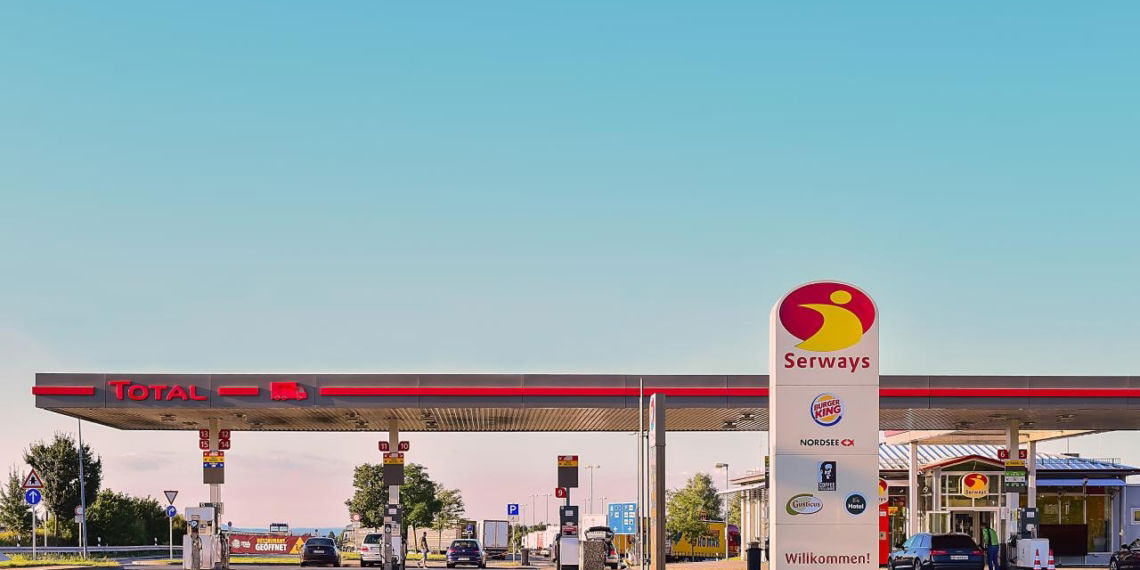 TotalEnergies will Batteriewechsel-Lösungen für E-Autos voranbringen