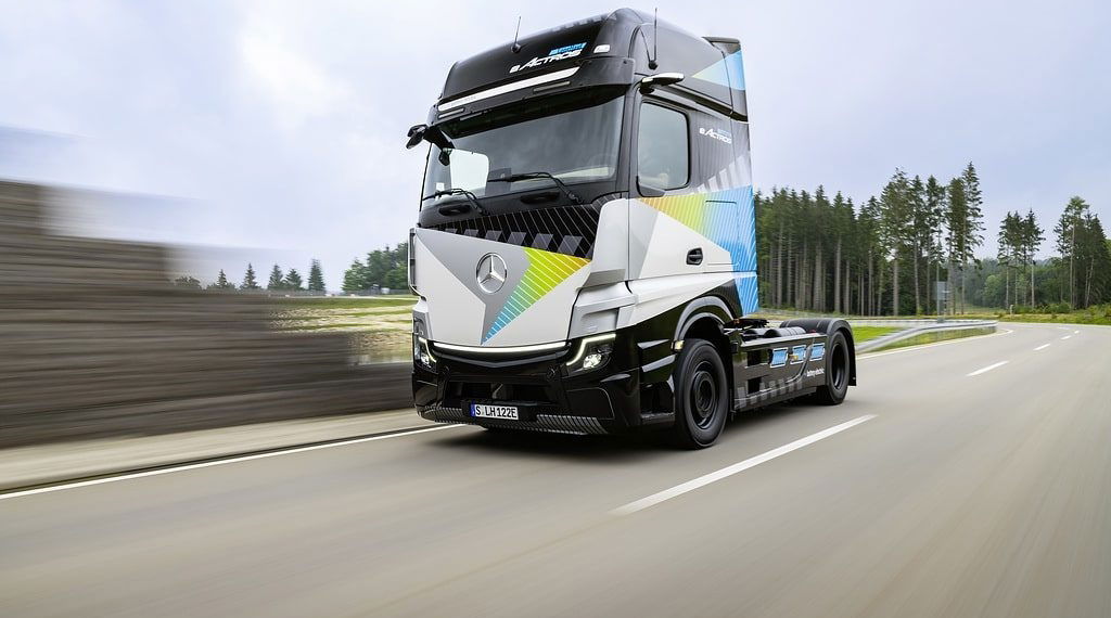 Hegelmann bestellt 50 Mercedes-Benz eActros LongHaul