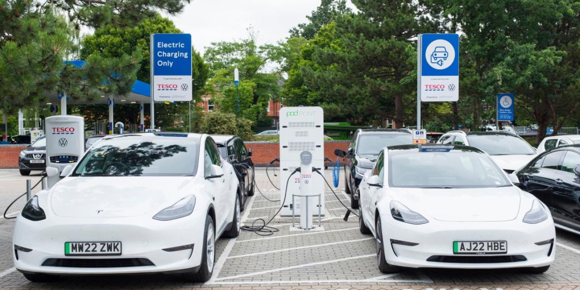 EU-Plan: Auf Hauptrouten Ladeparks für E-Autos alle 60 km