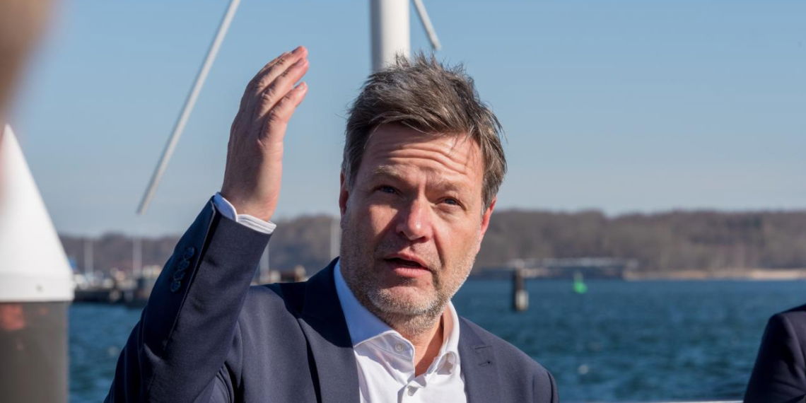 Habeck pocht auf mehr Klimaschutz im Verkehr