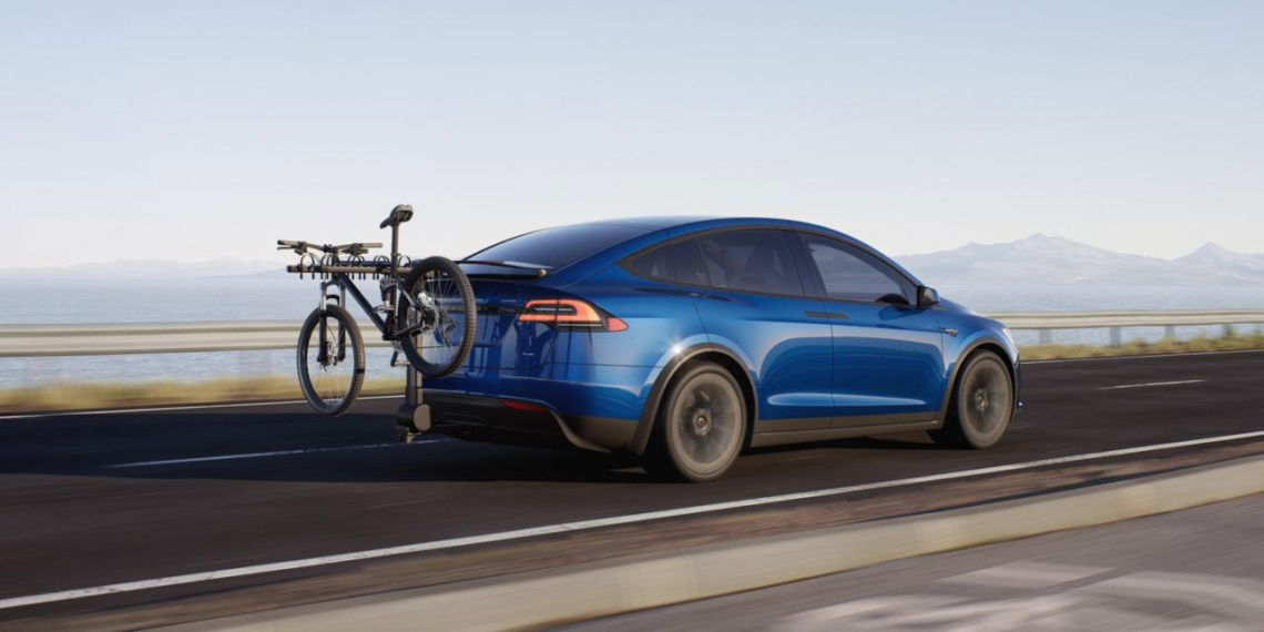 Tesla Model X mit Anhängelast