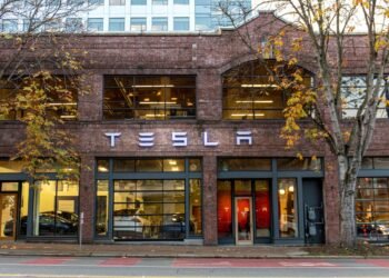 Teslas "Batteriefabrik light" nimmt in Grünheide den Betrieb auf
