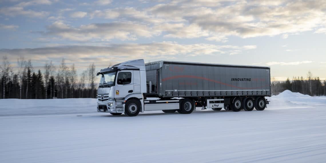 Vom Polarkreis nach Stuttgart: Mercedes-Lkw bewältigt 3.000 Kilometer rein elektrisch