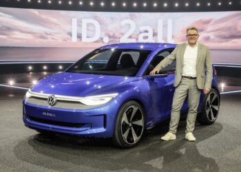 VW Chefdesigner Andreas Mindt vor VW ID.2 ALL
