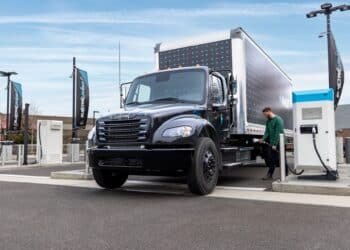 Daimler Truck stellt neuen Freightliner eM2 für Nordamerika vor