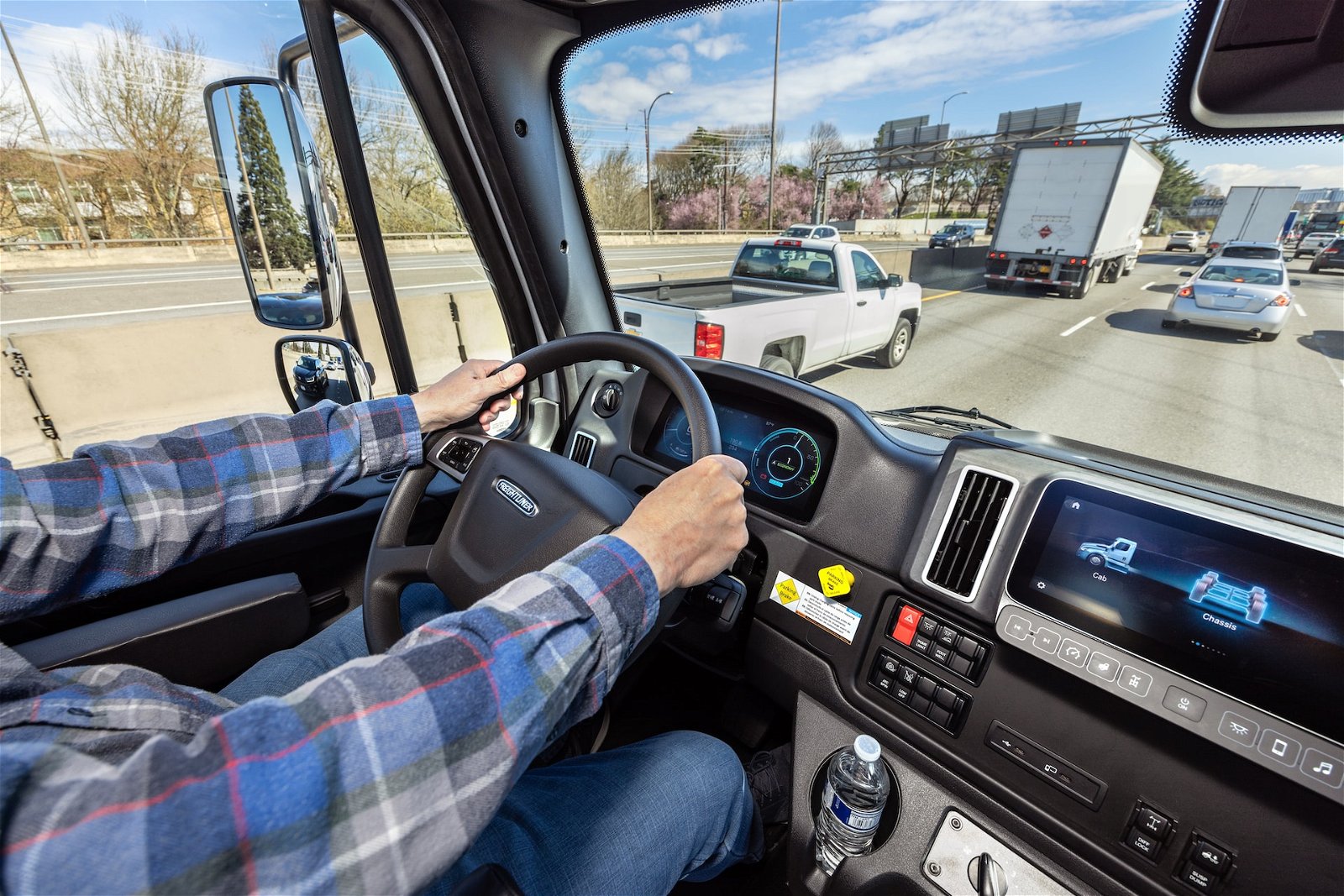 Neuer E-Lkw für Amerika: Daimler Truck stellt Freightliner eM2 vor