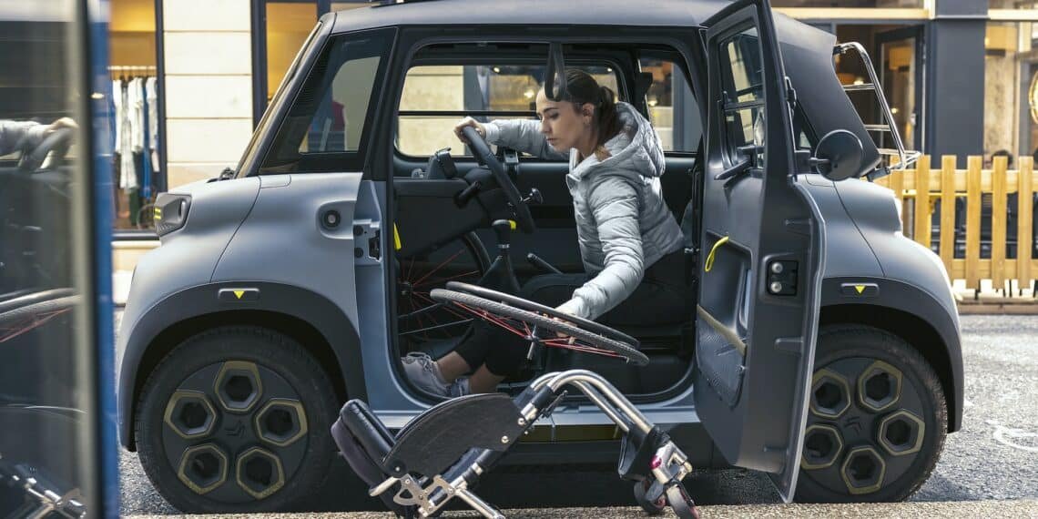 Citroen-Ami-Rollstuhl-E-Auto