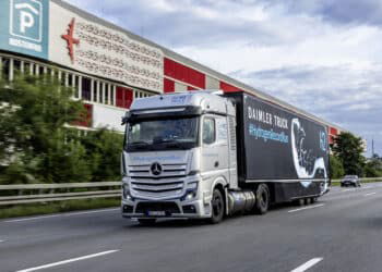 Wasserstoff-Lkw von Daimler schafft mehr als 1000 Kilometer am Stück