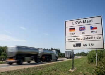 Bundestag beschließt Ausweitung der Lkw-Maut