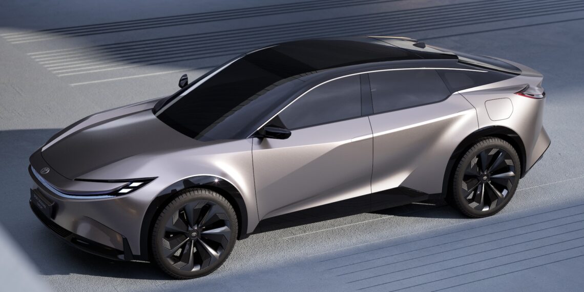 Toyota-Elektro-Crossover-2025-Seite