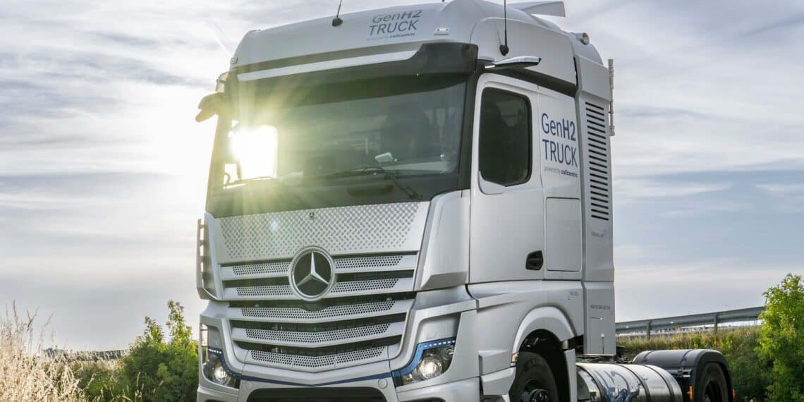 Daimler-Mercedes-Wasserstoff-Lkw-Masdar