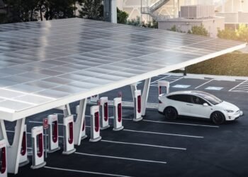 Tesla-Supercharger-E-Auto-laden