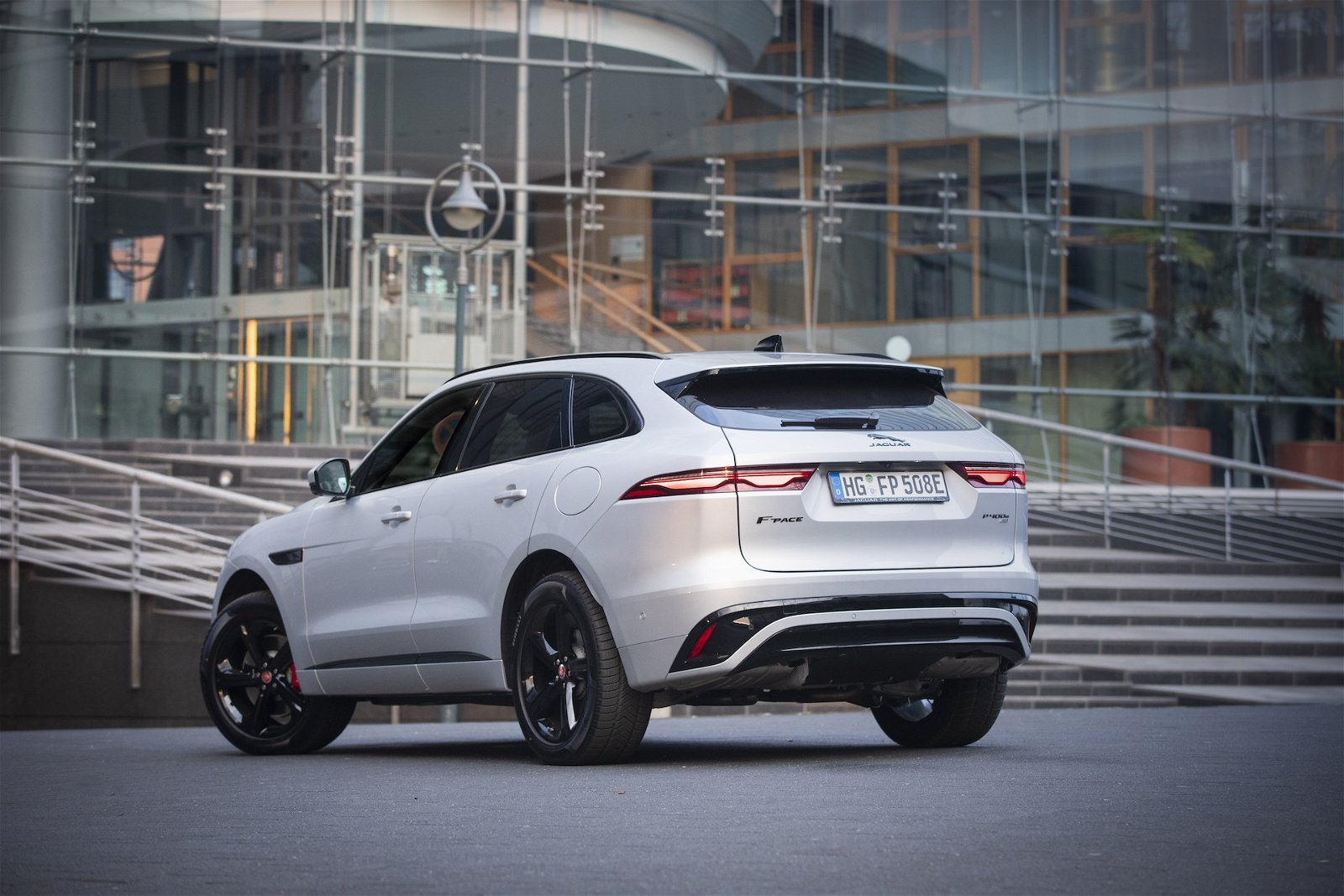 Sinkende E-Auto-Nachfrage: Jaguar Land Rover setzt verstärkt auf Plug-in-Hybride