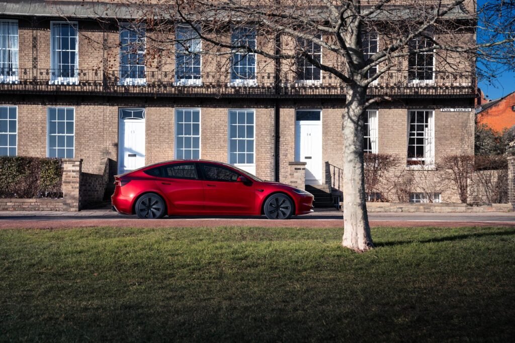 Tesla Model 3 Facelift in neuer Farbvariante