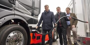 MAN und ABB nehmen ersten MCS-Schnelllader für Elektro-Lkw in Betrieb