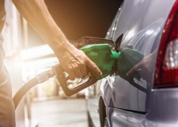 E-Autos sparen Äquivalent von 1,1 Mrd. Liter Benzin jährlich