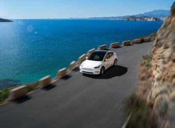 Tesla Model Y mit 600 km Reichweite ab 48.990 Euro