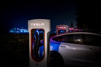 Schwacher Tesla Supercharger-Ausbau stärkt Marktbegleiter