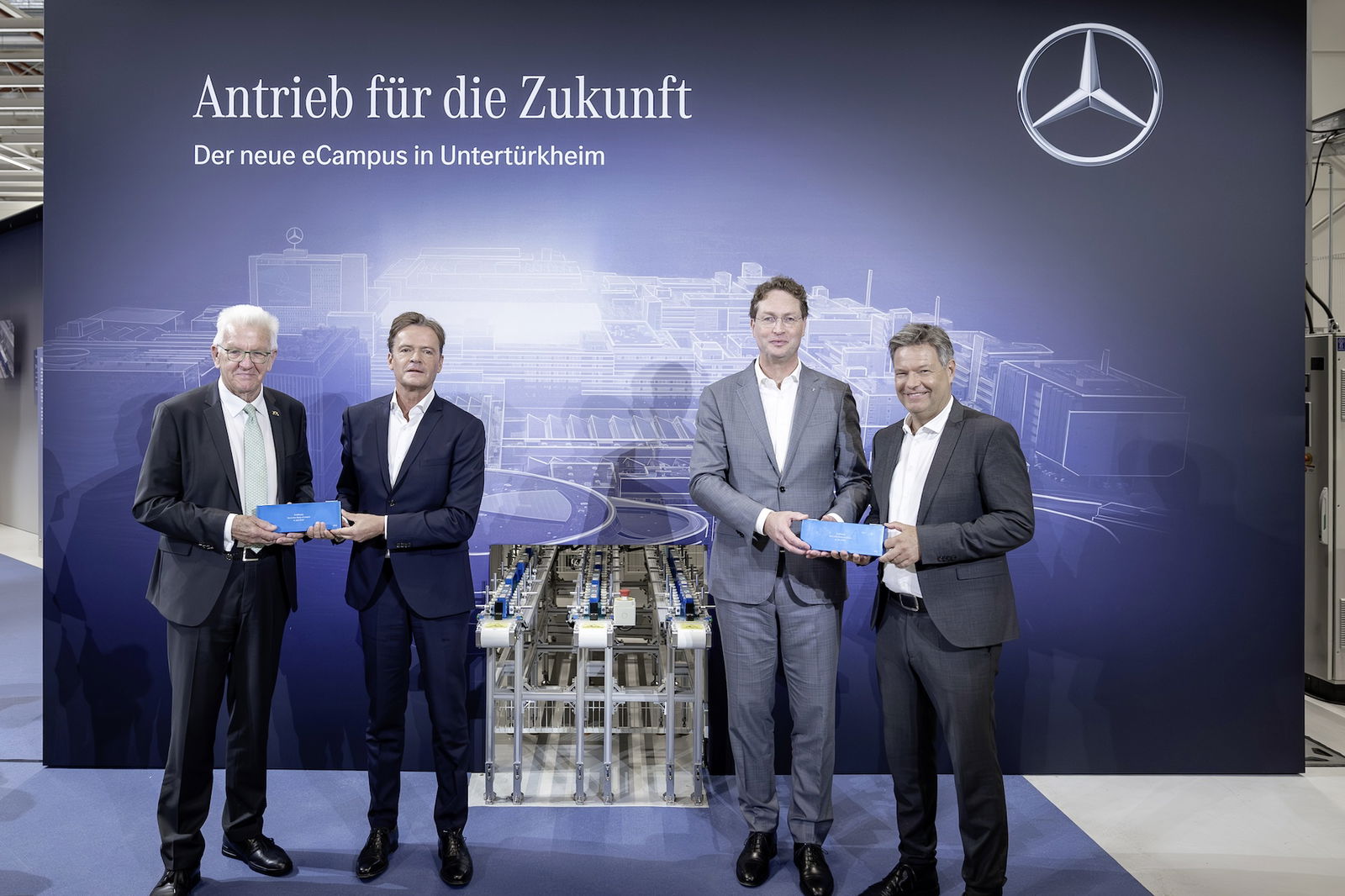 Die E-Auto-Batterie der Zukunft: Mercedes-Benz eröffnet eCampus am Stammsitz Stuttgart-Untertürkheim