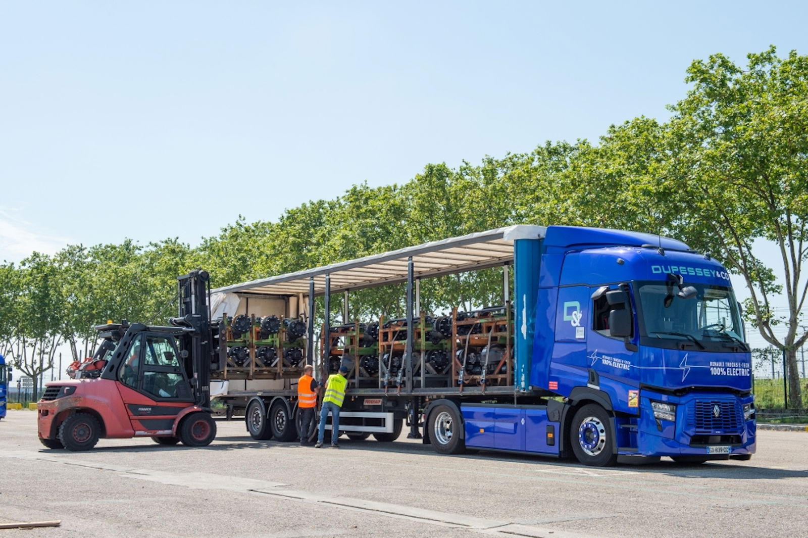 Renault Trucks setzt in der Logistik auf Elektro-Lkw