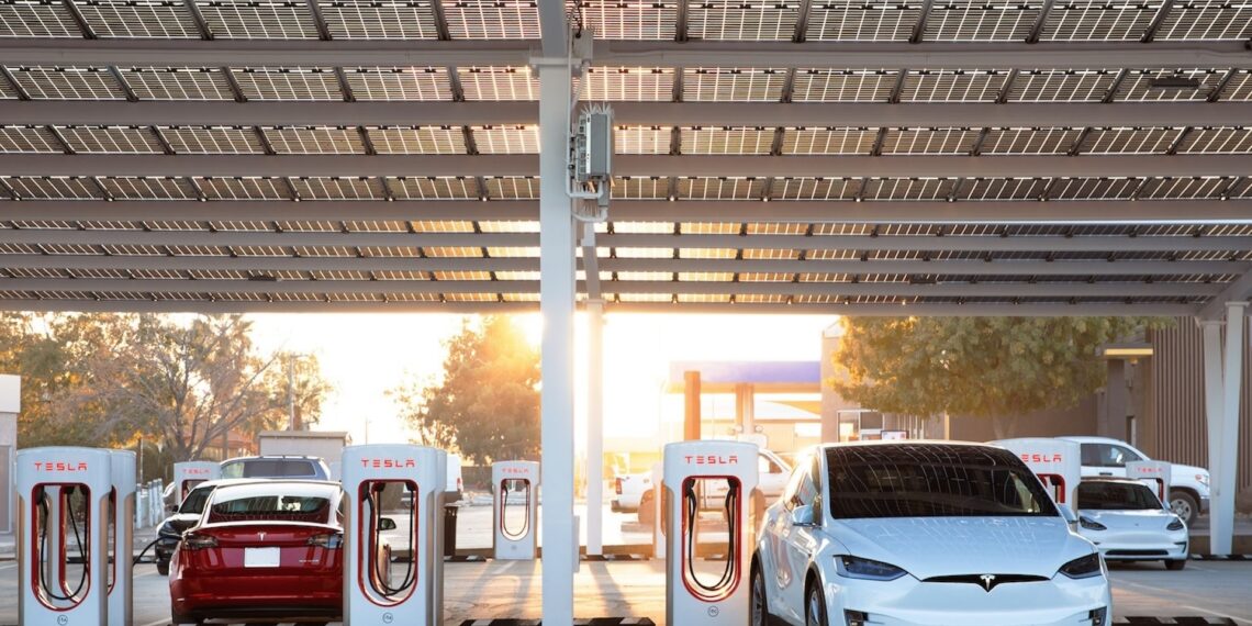 Tesla-Supercharger-E-Auto-Ladenetz