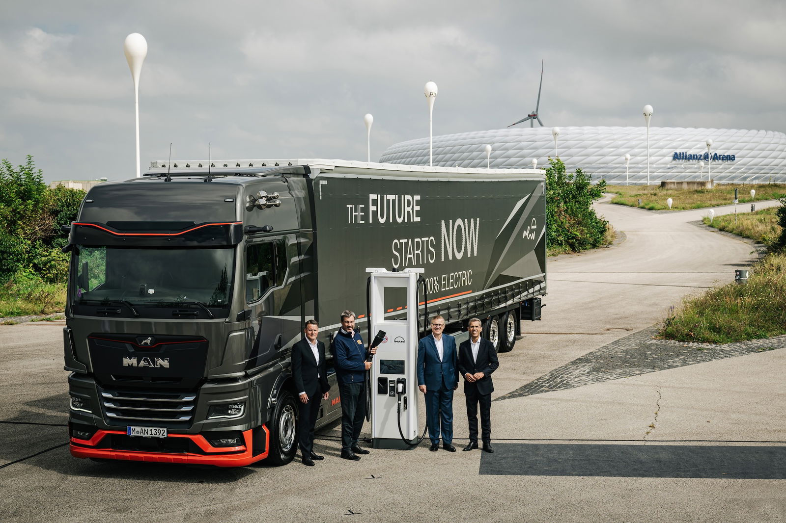 MAN und Bayern München planen Ladepark für E-Lkw und Elektrobusse an der Allianz Arena