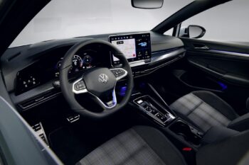 VW-Golf-GTE-Cockpit