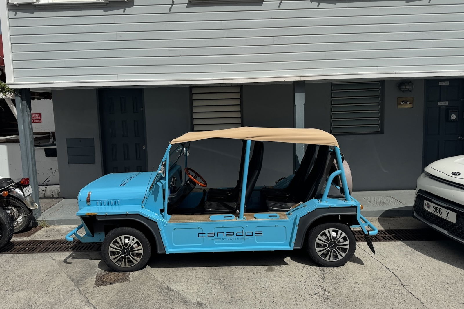 Autos in der Karibik 2025 Mini Moke