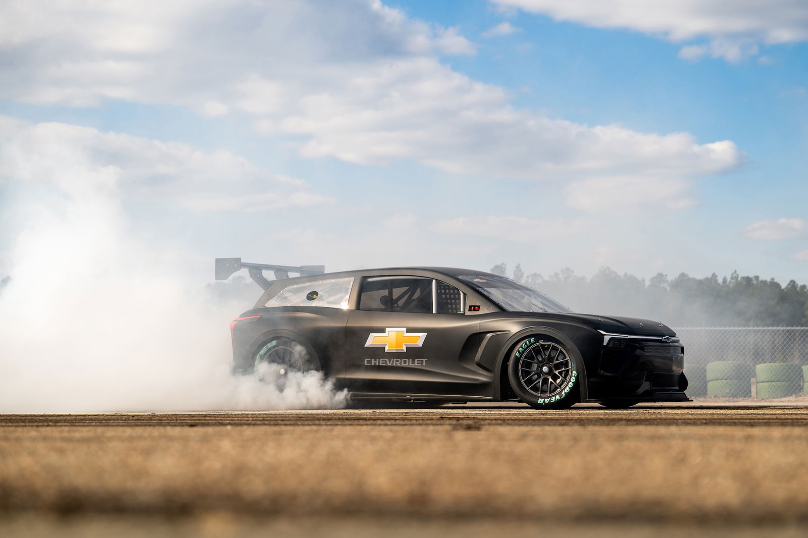 Nascar-Chevrolet-bringt-zwei-Elektro-Flitzer-nach-Daytona