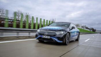 Mercedes-Benz testet Festkörperbatterie im EQS