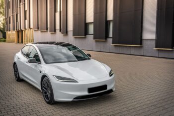 Tesla bereitet Showrooms in Indien vor