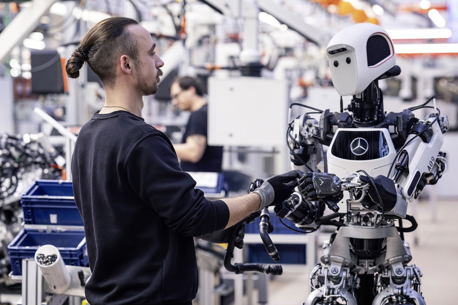 Mercedes-Werk in Berlin integriert humanoide Roboter und KI