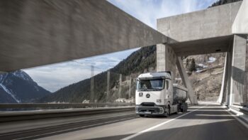 Wintererprobung Mercedes-Benz GenH2 Truck in der Schweiz Winter Testing Mercedes-Benz GenH2 Truck in Switzerland